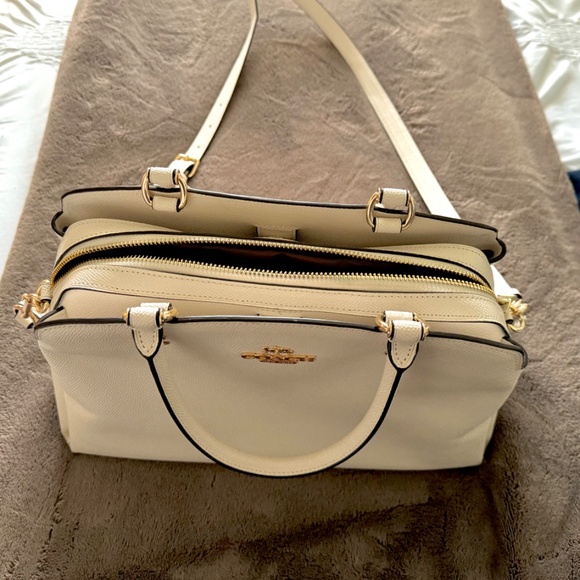 Like new cream COACH handbag - Picture 3 of 6